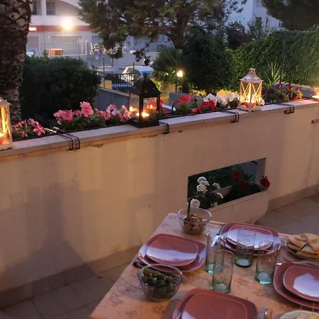 Golden House Bed & Breakfast *